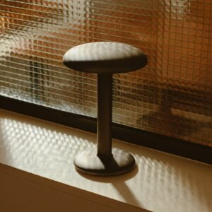 FLOS Gustave stołowa LED akumulator 927 aluminium