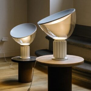 Mała lampa stołowa LED FLOS Taccia biała