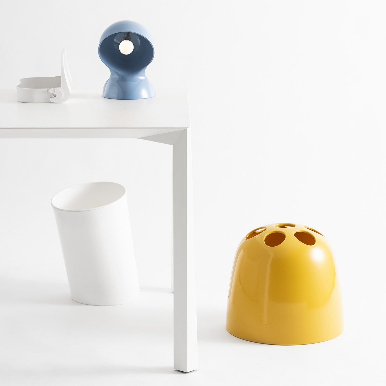 Lampa stołowa Artemide Dalú jasnoniebieska wysokość 26 cm tworzywo sztuczne