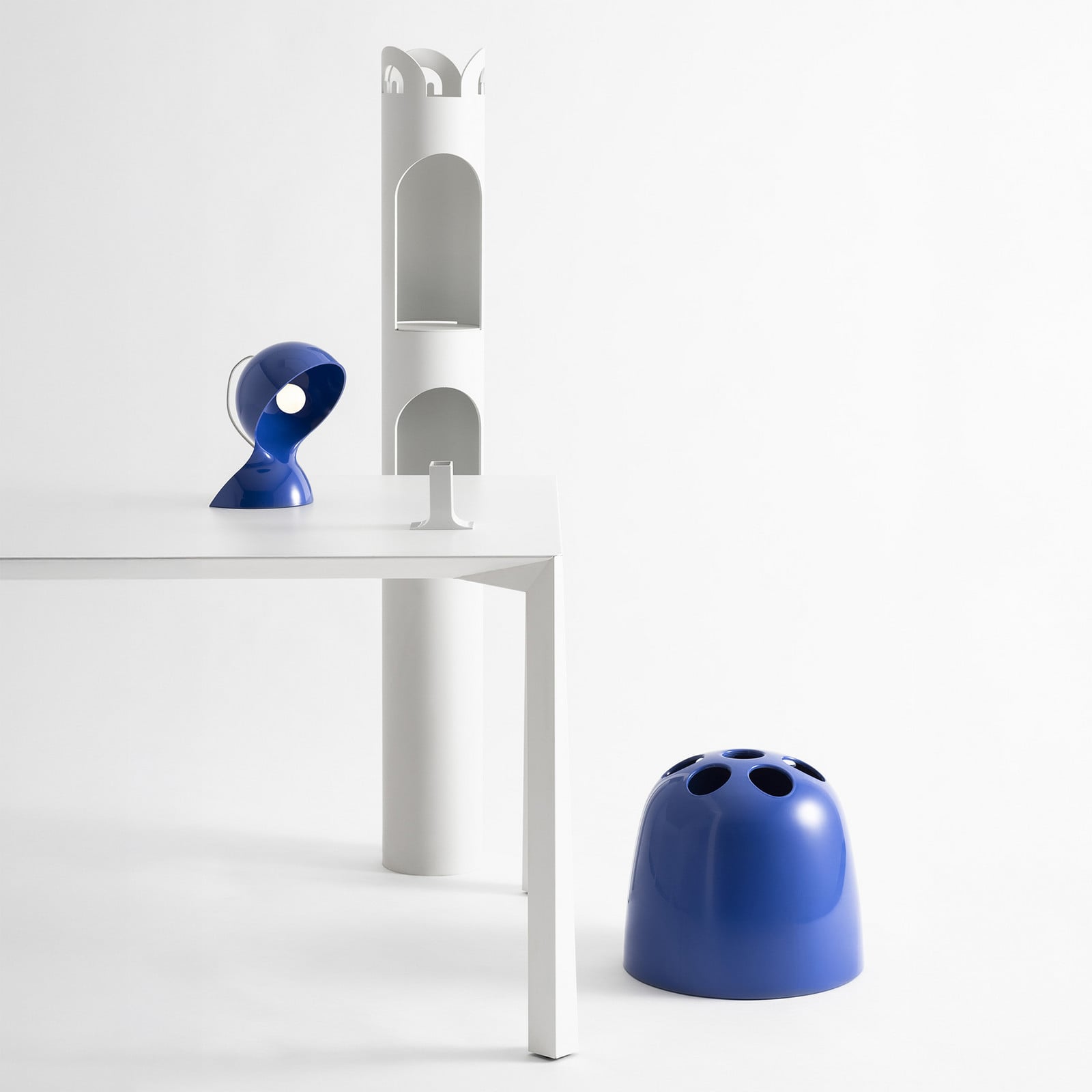 Lampa stołowa Artemide Dalú niebieska wysokość 26 cm tworzywo sztuczne