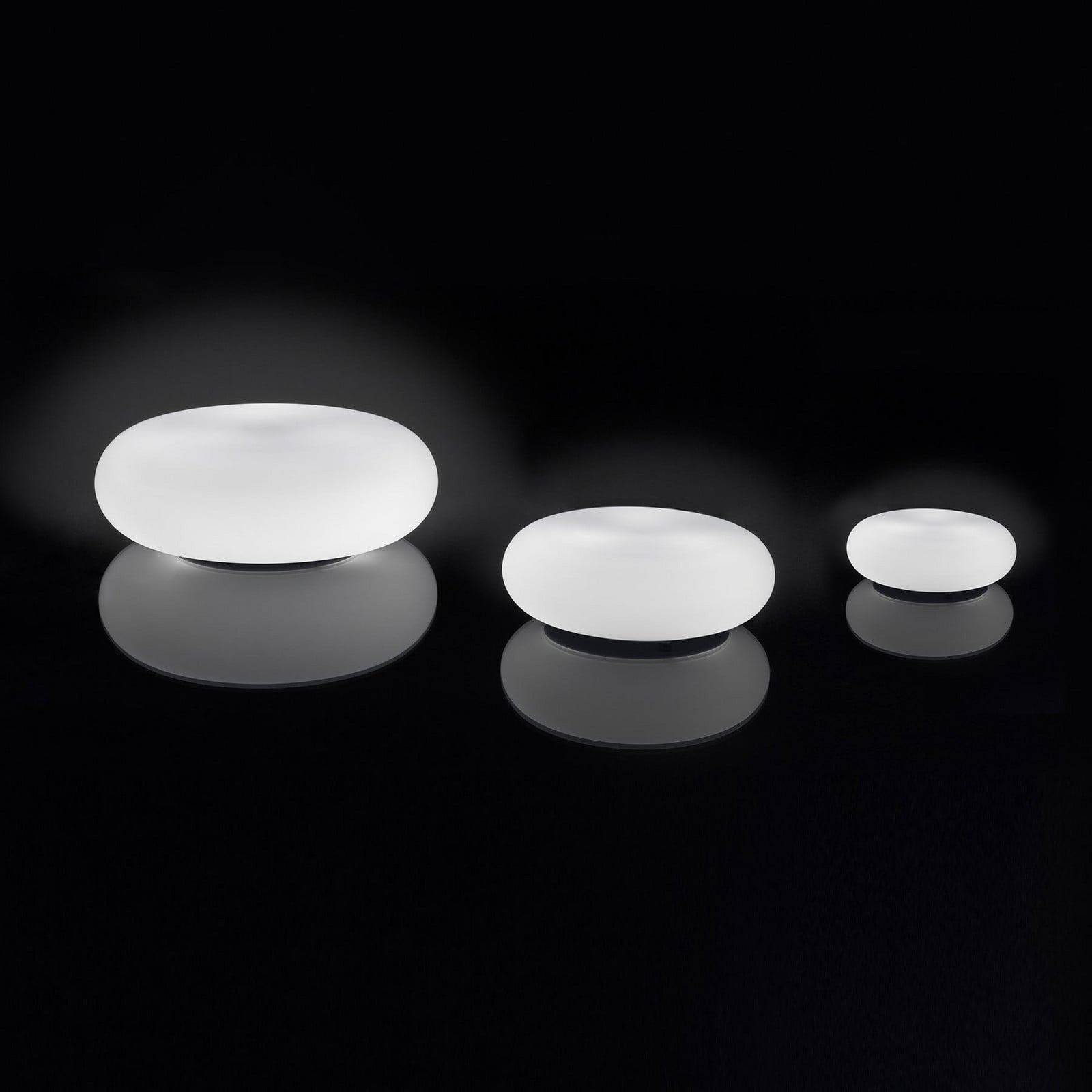 Artemide Itka lampa stołowa szklany klosz Ø 50 cm