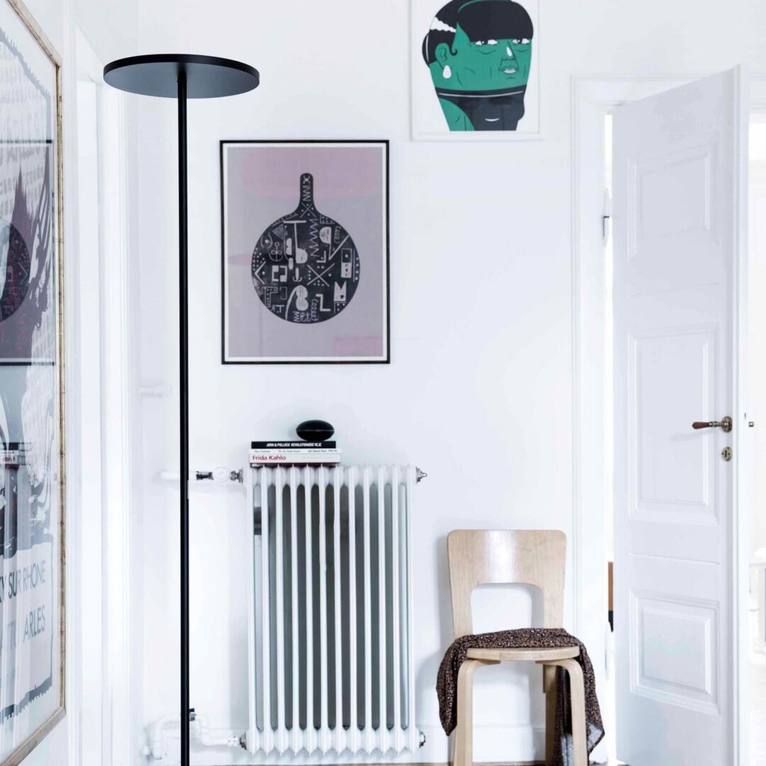 Artemide Athena lampa stojąca LED 2700 K czarna