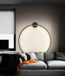 Nowoczesna lampa ścienna RING LED w kolorze złotym i czarnym. Kinkiet idealny do sypialni, salonu.