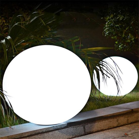 Lampa stołowa kula LED bezprzewodowa Cumulus nowoczesna i minimalistyczna. Idealna do sypialni, pokoju dziecięcego lub do ogrodu.