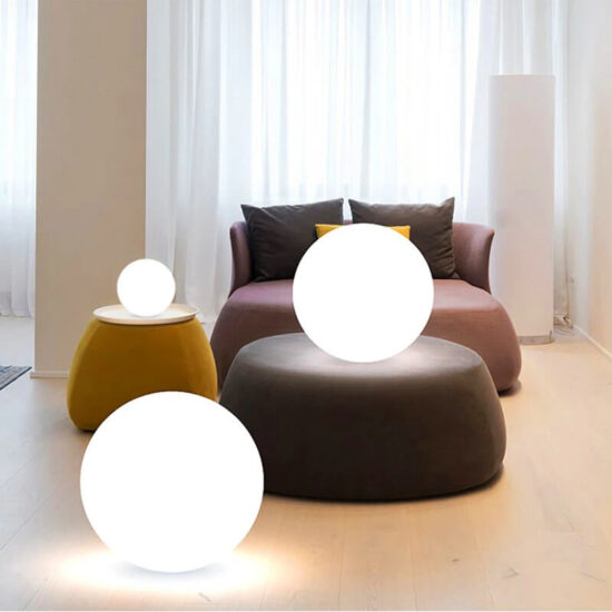 Lampa stołowa kula LED bezprzewodowa Cumulus nowoczesna i minimalistyczna. Idealna do sypialni, pokoju dziecięcego lub do ogrodu.