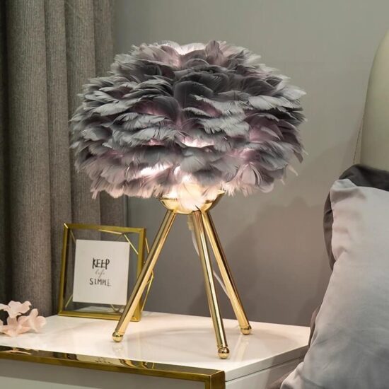 Nowoczesna lampa stołowa z gęsiego pióra różne kolory piękna i elegancka. Idealna do sypialni lub do salonu.