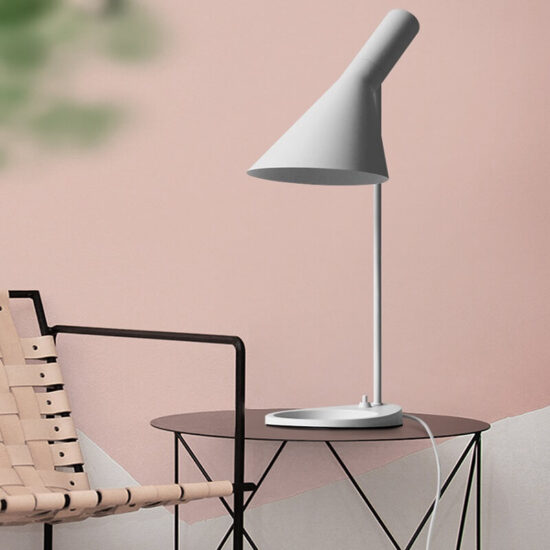Lampa Arne Jacobsen podłogowa/stołowa/kinkiet skandynawska i minimalistyczna. Do salonu, do sypialni, do gabinetu.