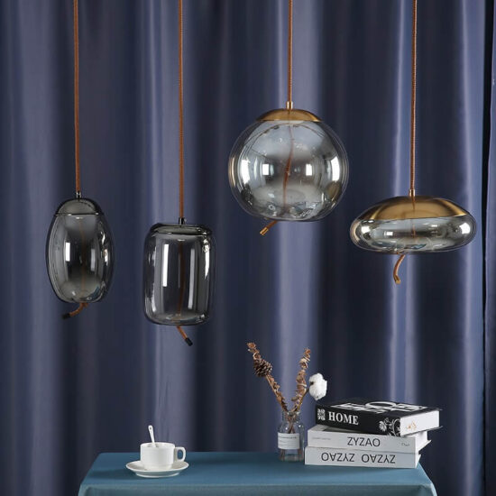 Lampa wisząca Brokis Knot szklana skandynawska, minimalistyczna i oryginalna. Do salonu, do sypialni, do jadalni.