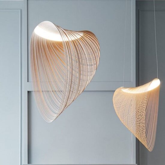 Skandynawska drewniana lampa wisząca Illan LED minimalistyczna i elegancka. Do salonu, do jadalni, do sypialni.