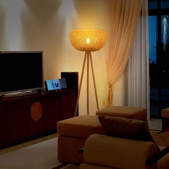 Lampa podłogowa bambusowa ręcznie tkana Oval boho, zmysłowa i elegancka. Do salonu, do jadalni, do sypialni.