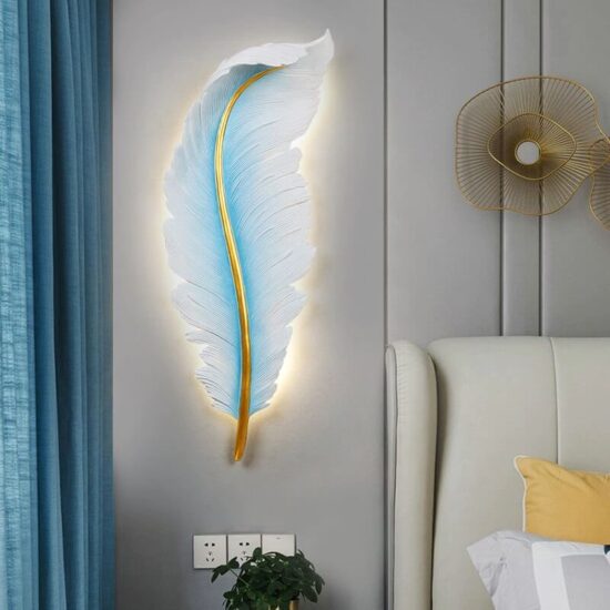 Luksusowa lampa ścienna Pióro LED art deco zmysłowa i elegancka. Do sypialni, do salonu, na przedpokój.
