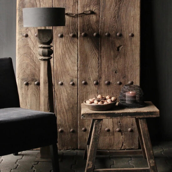 Antyczna lampa podłogowa drewniana rustykalna zjawiskowa i elegancka. Do sypialni, do gabinetu, do salonu.