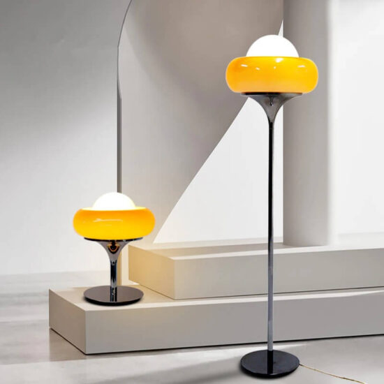 Pomarańczowa lampa podłogowa Guzzini eklektyczna, zjawiskowa i elegancka. Do sypialni, do salonu, do gabinetu.