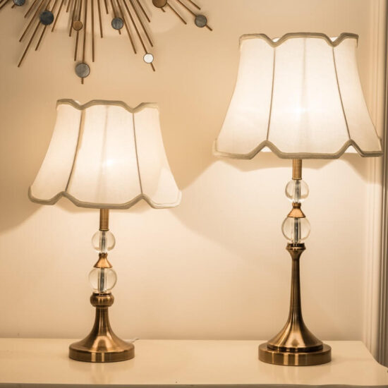 Elegancka lampa stołowa Crystal klasyczna piękna i zjawiskowa. Do sypialni, do salonu, do gabinetu.
