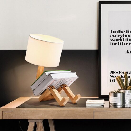Kreatywna lampa stołowa Drewniany Ludzik skandynawska oryginalna i zjawiskowa. Do sypialni, do gabinetu, do pokoju dziecięcego.