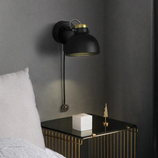 Metalowa lampa ścienna skandynawska minimalistyczna, elegancka i stylowa. Do sypialni, do gabinetu, do salonu.