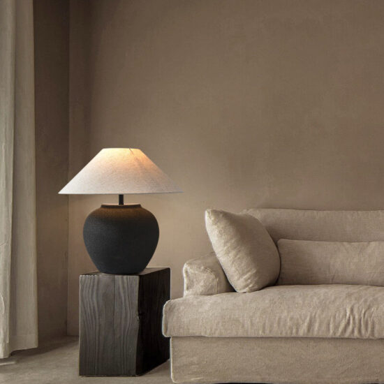 Ceramiczna lampa stołowa Menu Torso klasyczna elegancka i ponadczasowa. Do sypialni, do gabinetu, do salonu.