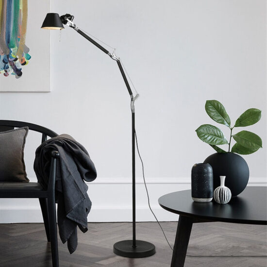Lampa podłogowa Artemide Tolomeo loft zjawiskowa i elegancka. Do sypialni, do gabinetu, do salonu.