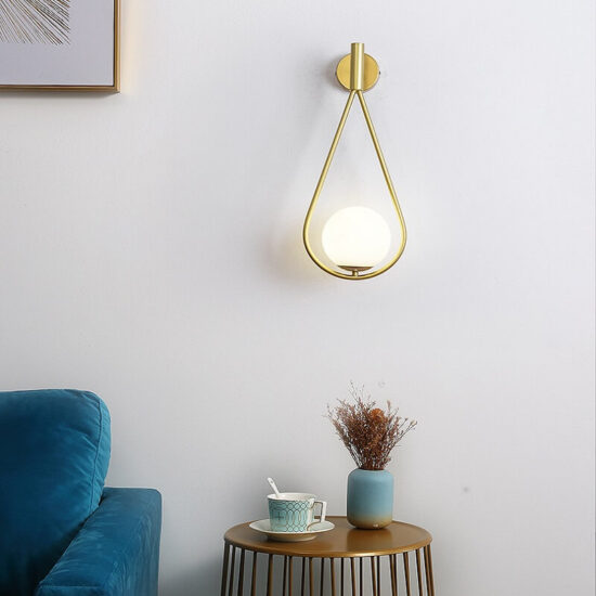 Lampa ścienna Forneri łezka eklektyczna elegancka i minimalistyczna. Do sypialni, do salonu, na przedpokój.