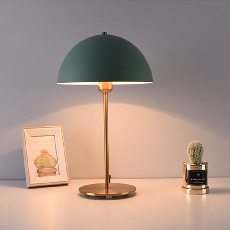 Lampa stołowa Bloomingville skandynawska elegancka i zjawiskowa. Do sypialni, do salonu, do gabinetu.