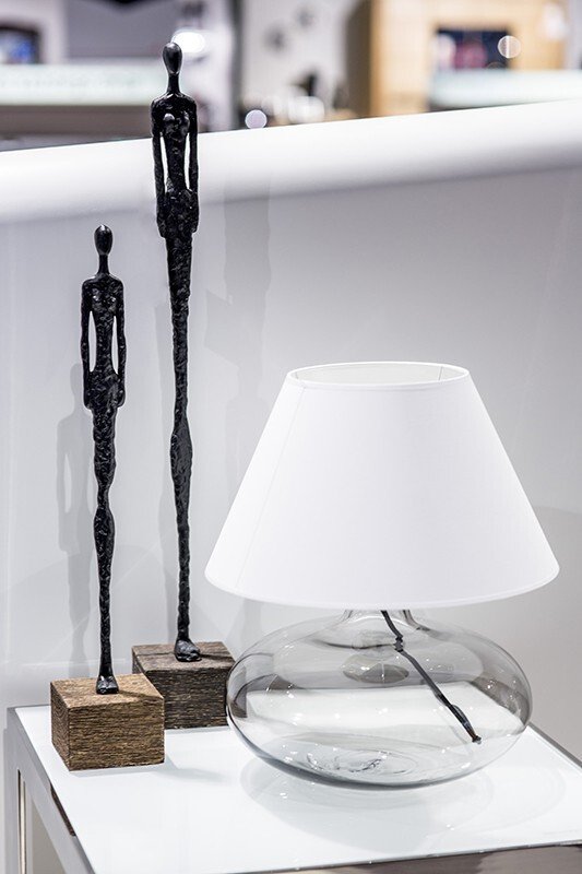 Minimalistyczna Skandynawska Lampa Nocna Sweden Szklana z Białym Abażurem
