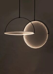 Nowoczesna Skandynawska Obrotowa Lampa Wisząca Pivot w Kolorze Czarnym