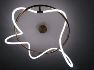 Nowoczesna Skandynawska Designerska Okrągła Lampa Wisząca Tracer w Kolorze Czarnym i Złotym