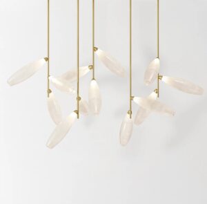 Nowoczesna wisząca lampa sufitowa Giopato w kolorze złotym ze szklanymi podłużnymi kloszami.