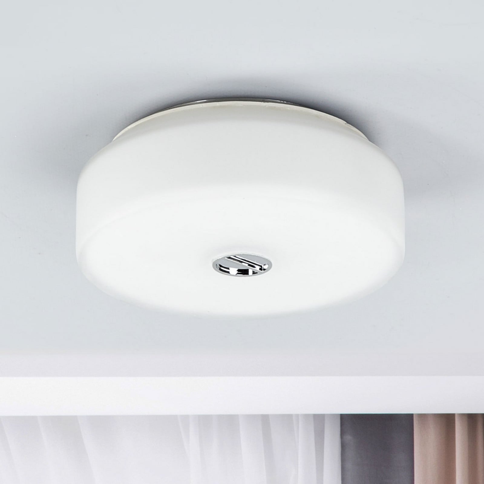Lampa sufitowa FLOS Mini Button wykonana ze szkła