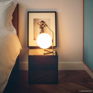 FLOS IC T1 Niska designerska lampa stołowa w kolorze mosiądzu