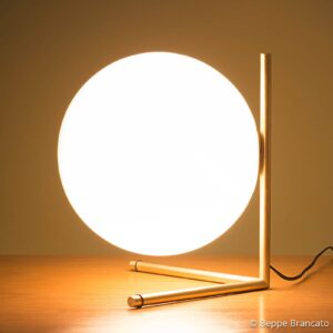 Lampa stołowa FLOS IC T2 szczotkowany mosiądz