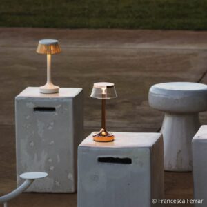 Flos Bon Jour unplugged lampa stołowa LED miedź