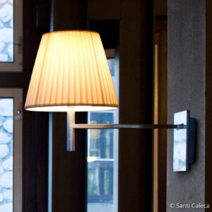 FLOS KTribe W kinkiet z kloszem z tkaniny beżowy