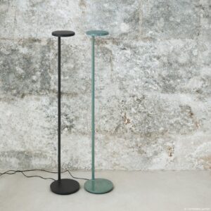 Lampa stojąca FLOS Oblique Floor LED 927 antracyt