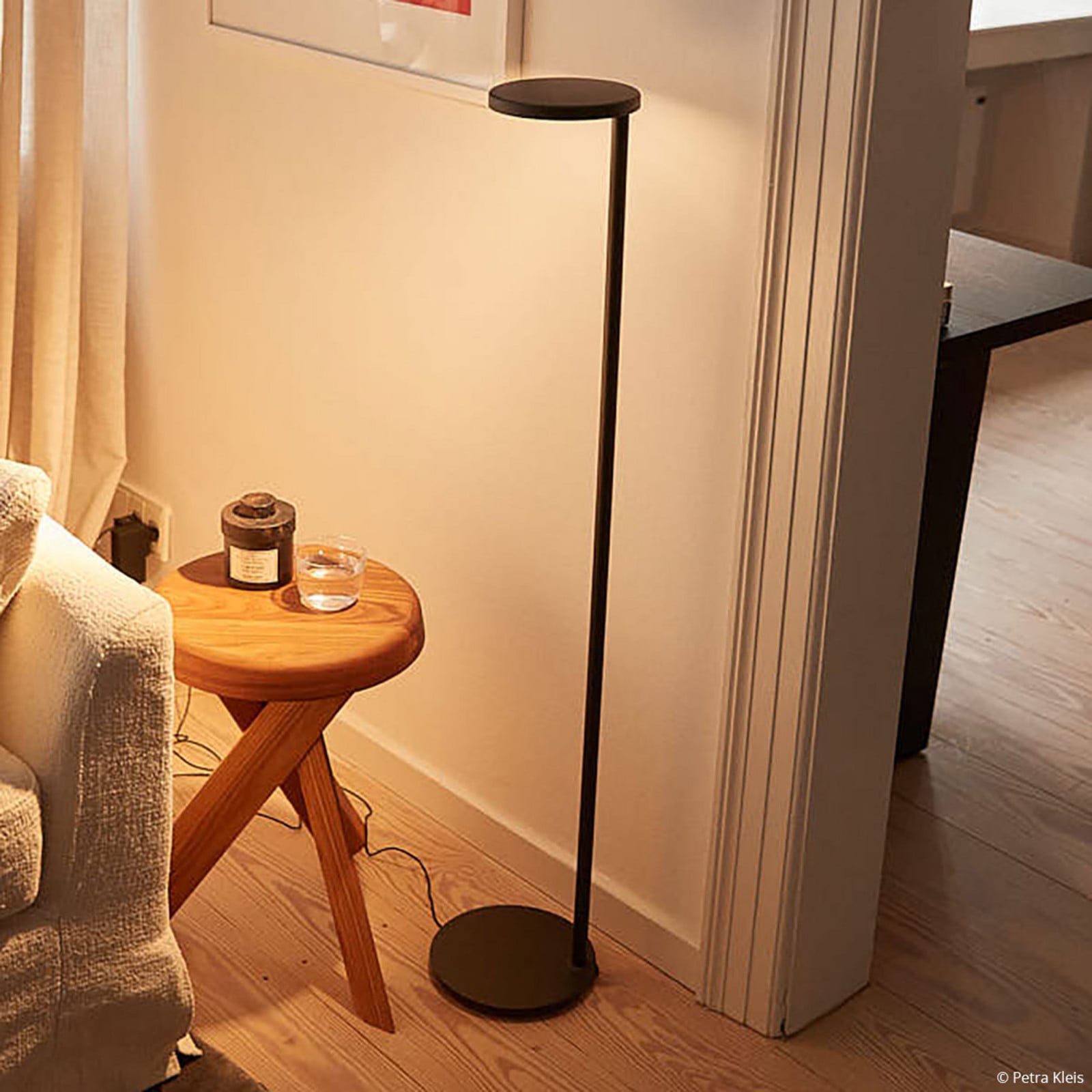 Lampa stojąca FLOS Oblique Floor LED 927 antracyt