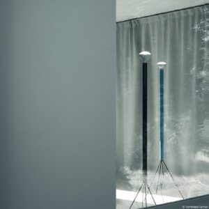 Lampa stojąca FLOS Luminator jasnoniebieska wysokość 189 cm metal