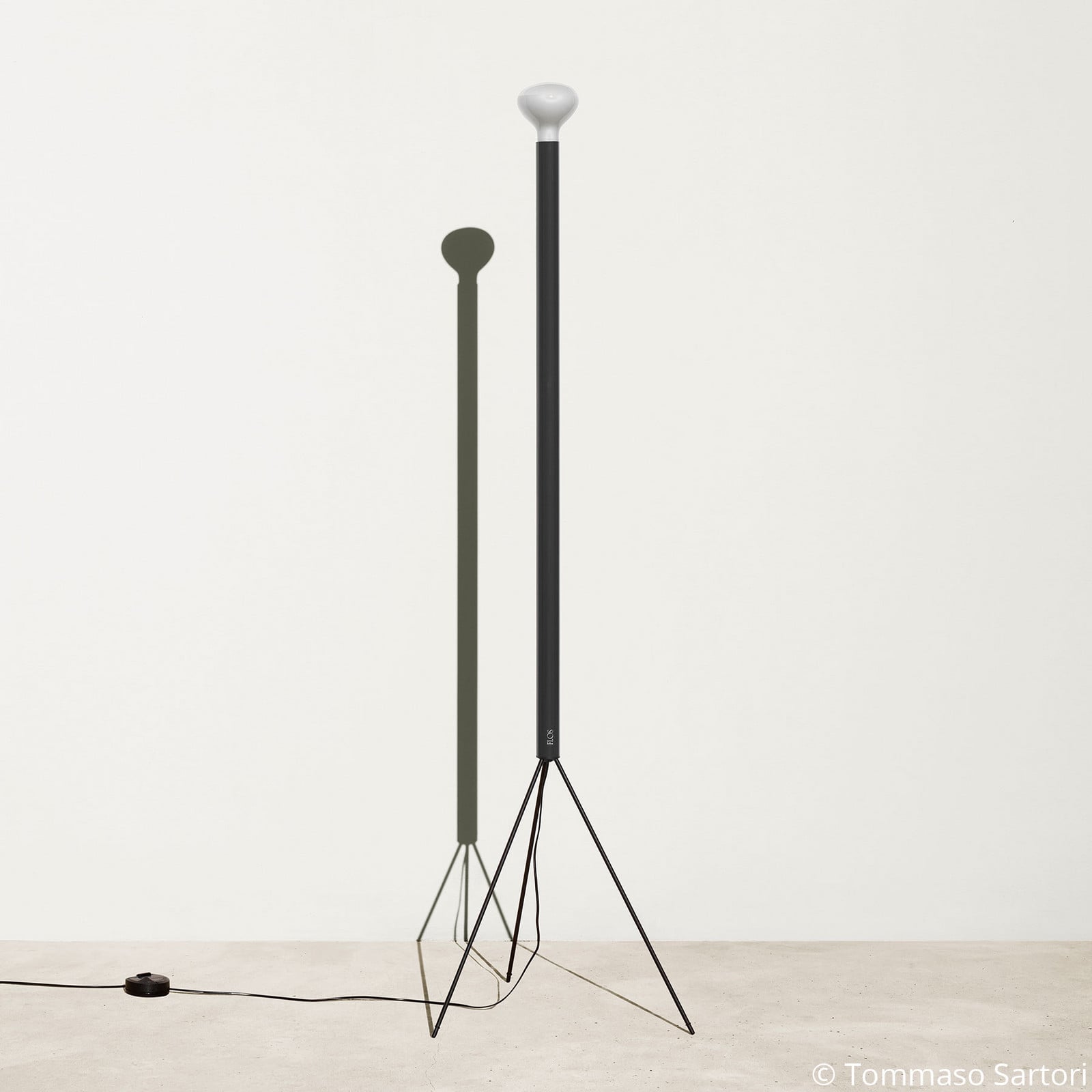 Lampa stojąca FLOS Luminator antracyt wysokość 189 cm metal