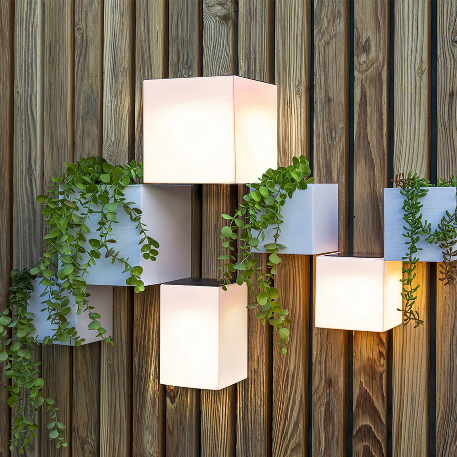 Newgarden Wally LED-Solarwandleuchte 18x18 cm