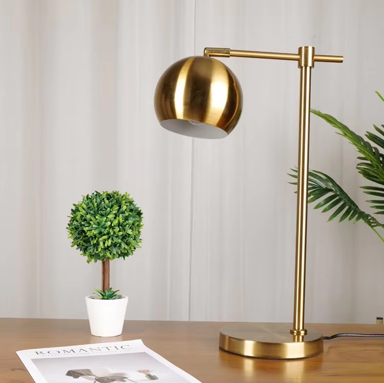 Klasyczna Metalowa Lampa Stołowa Caen Złota