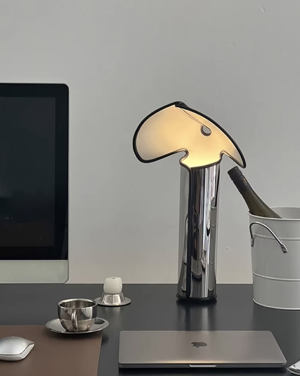 Nowoczesna lampa stołowa Flos Chiara Hat