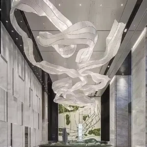 Nowoczesny żyrandol LED do lobby i wysokich wnętrz – designerska lampa wisząca ze szkła premium (custom)