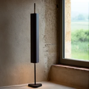 Lampa stojąca LED FLOS Emi, ciemnoczerwona, ściemniana, wysokość 170 cm
