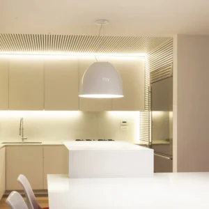 Żyrandol Artemide Nur Gloss sterowany za pomocą aplikacji, biała