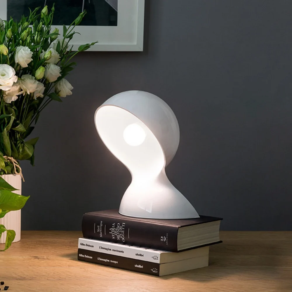Artemide Dalù designerska lampa stołowa biała
