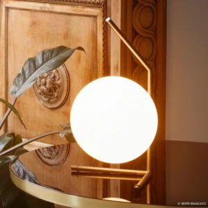 FLOS IC T1 Niska designerska lampa stołowa w kolorze mosiądzu