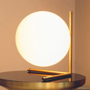 Lampa stołowa FLOS IC T2, szczotkowany mosiądz