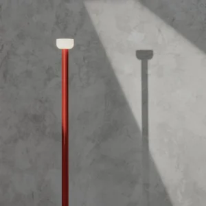 Lampa stojąca FLOS Bellhop LED, czerwona