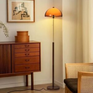 lampa podłogowa vintage do sypialni z bursztynowym kloszem