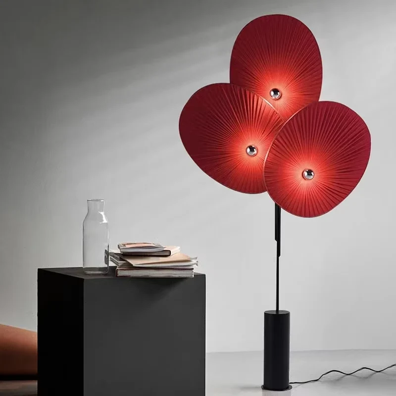 Lampa podłogowa z trzema plisowanymi kloszami w kształcie liści, 180–190 cm 1 Lampa podłogowa z trzema plisowanymi kloszami w kształcie liści, 180–190 cm – zdjęcie 1