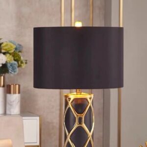 lampa stołowa ceramiczna ze złotym zdobieniem w wersji czarnej